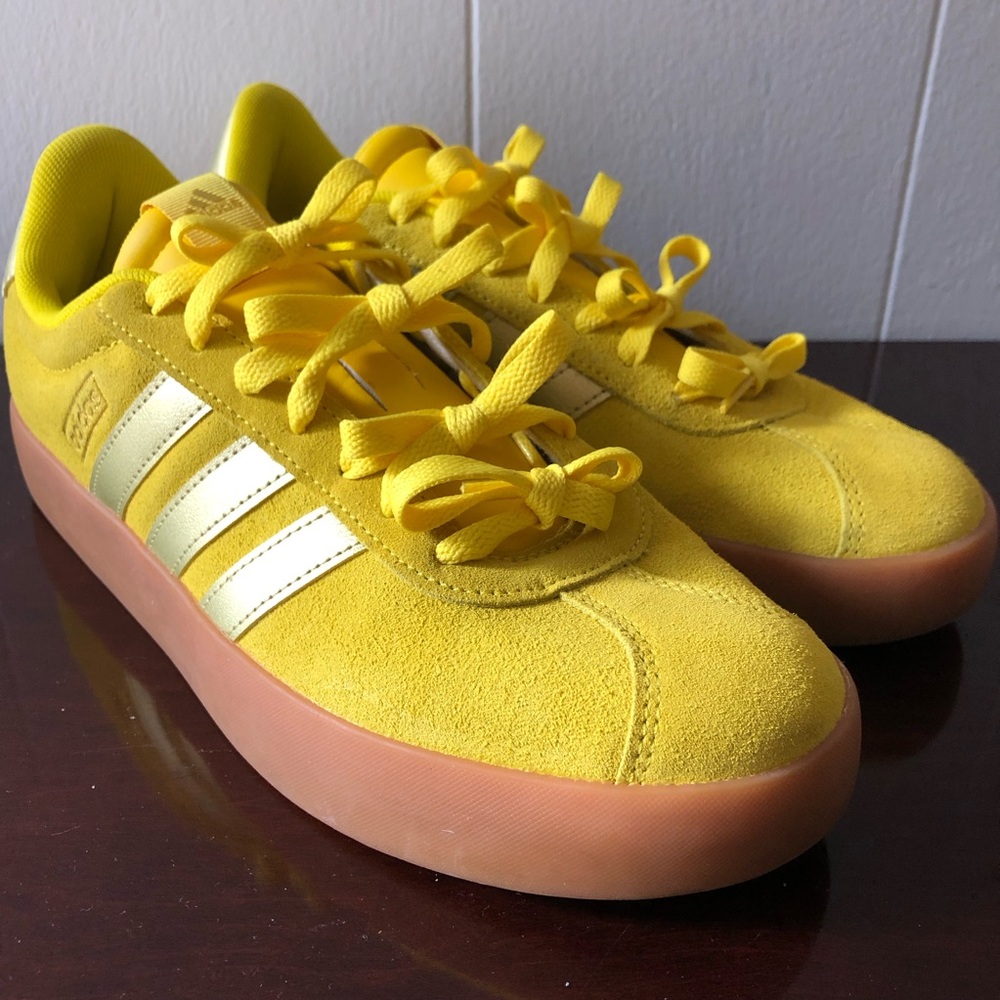 adidas Sz 9.5 VL Court 3.0 Suede Low-Top Sneakers